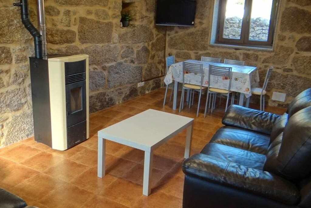 Cuberto Darriba Casa Restaurada En Canedo 카르노타 외부 사진