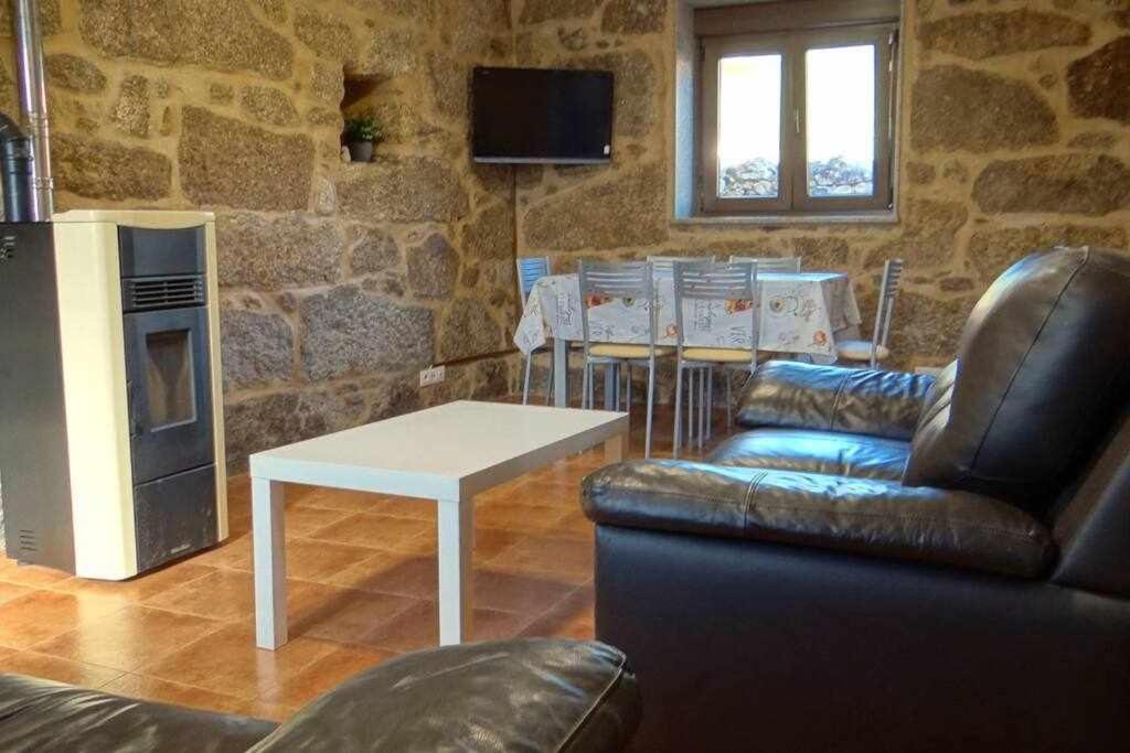 Cuberto Darriba Casa Restaurada En Canedo 카르노타 외부 사진